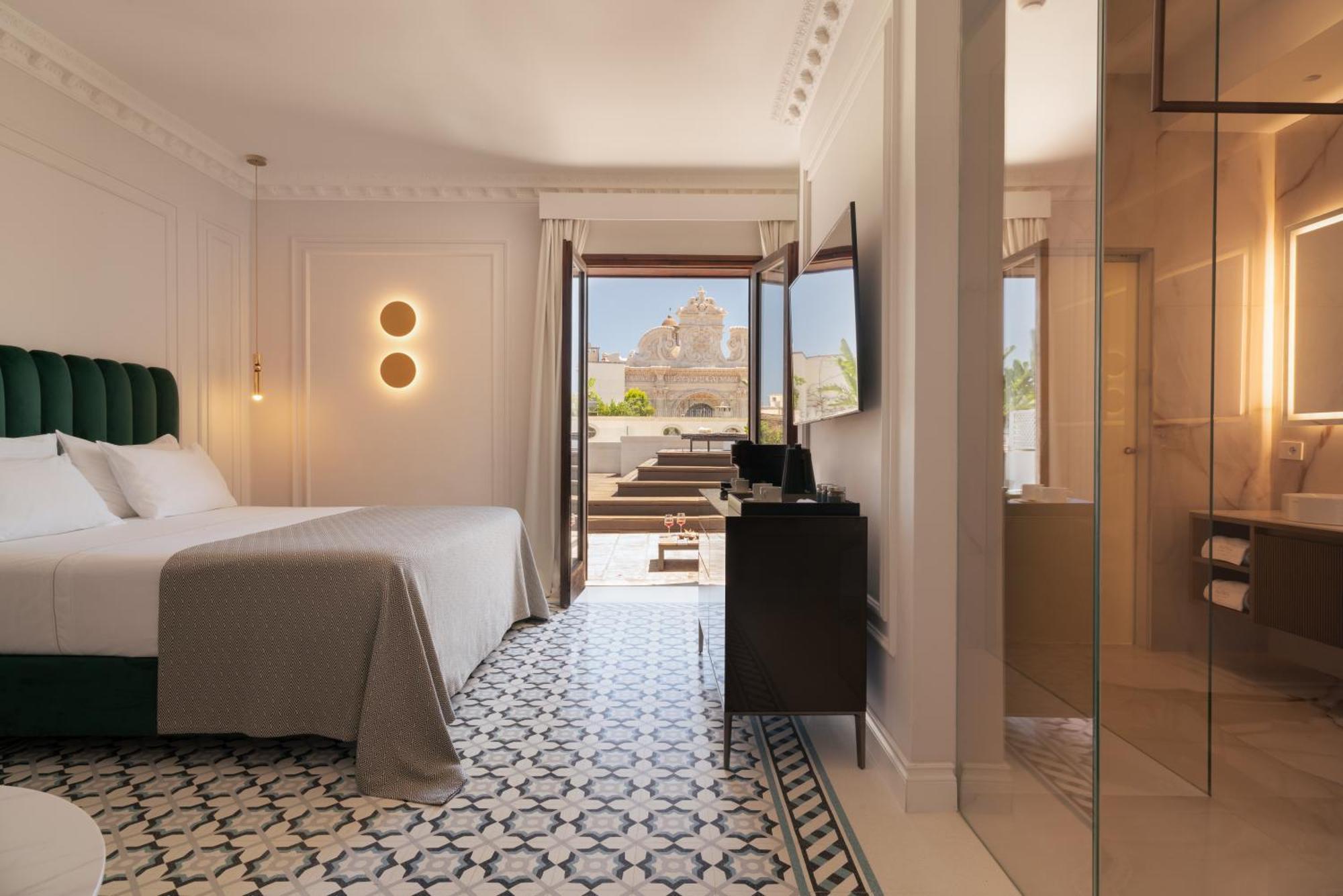 Patria Palace - The Leading Of The World